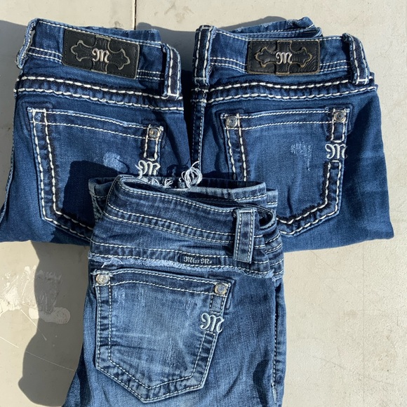 Miss me size 26 jeans lot of 3 Pairs of the pairs of capris one is boot cut. - Picture 2 of 16